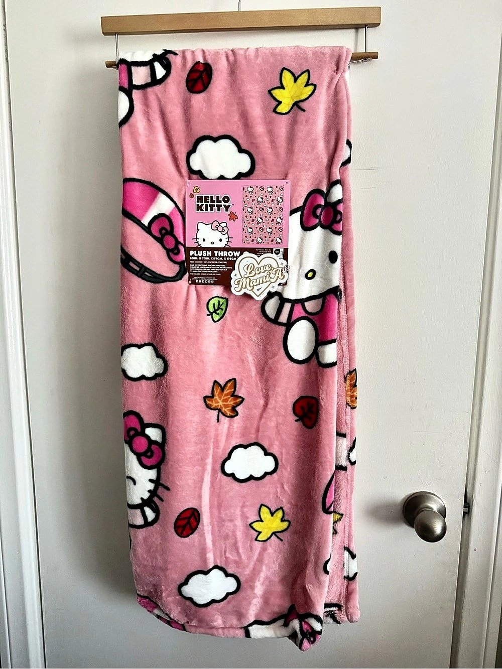Sanrio Hello Kitty Autumn Leaves Plush Throw Blanket Pink & White NWT